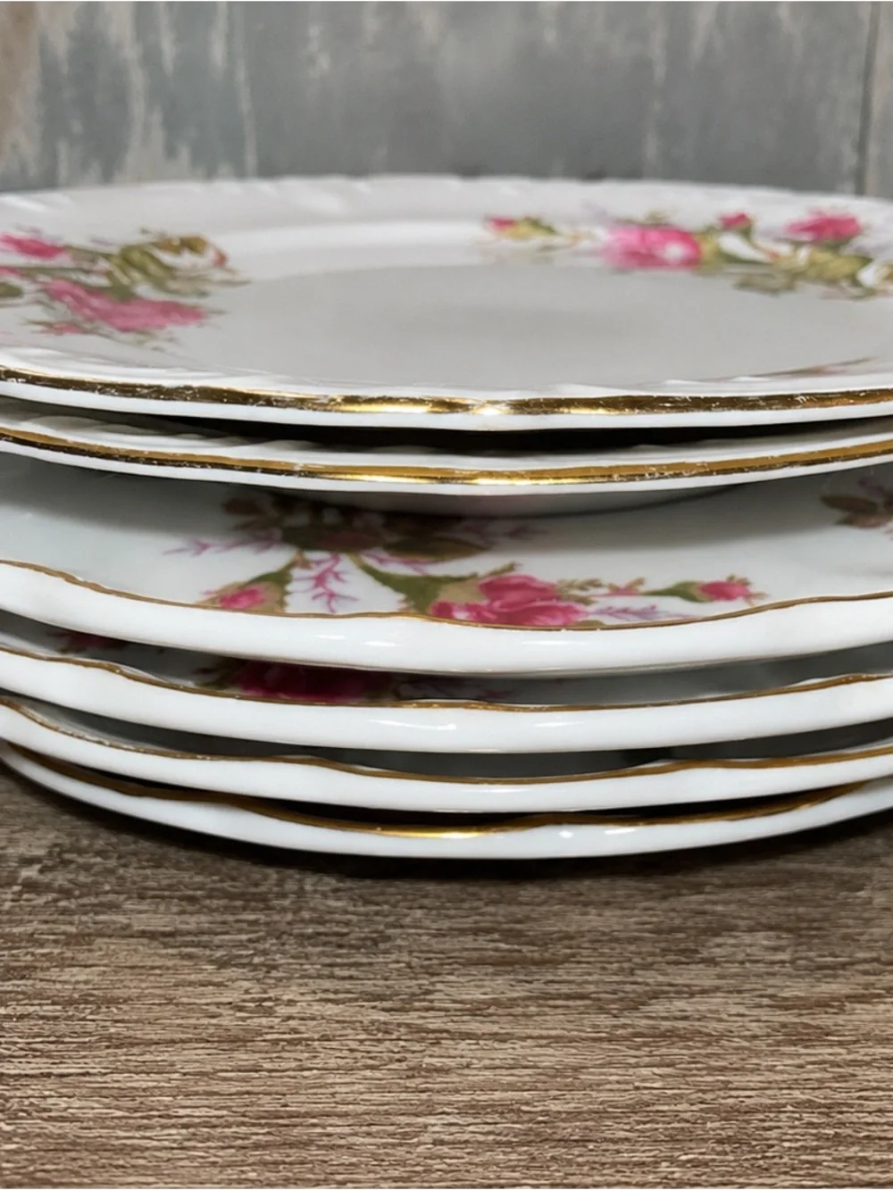 18 Pc Bond Ware Pompadour Rose Fine China Japan Dinnerware Set Gold Trim